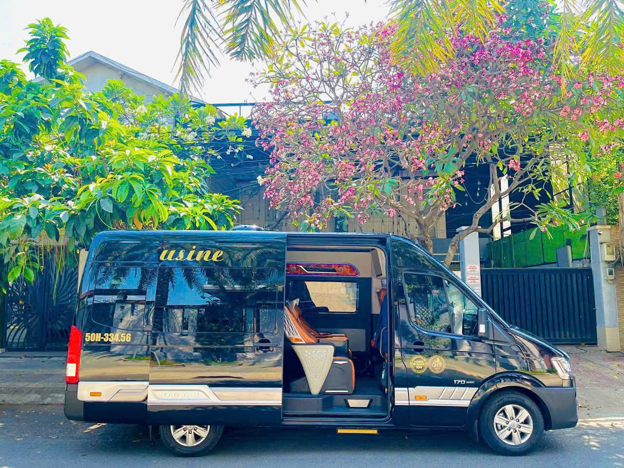 Limousine 9/11 chỗ